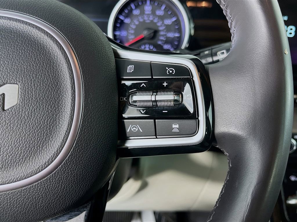 Used 2024 Kia Carnival EX FWD image 17