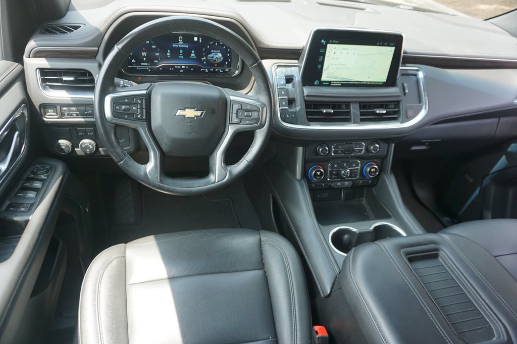 Used 2022 Chevrolet Suburban LT w/ Luxury Package RWD image 5