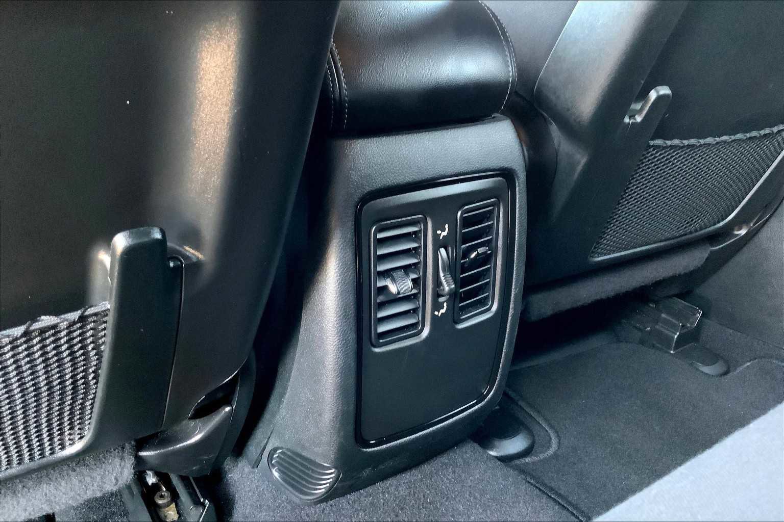 Used 2024 Dodge Durango SXT w/ 3rd Row Seating Group image 65