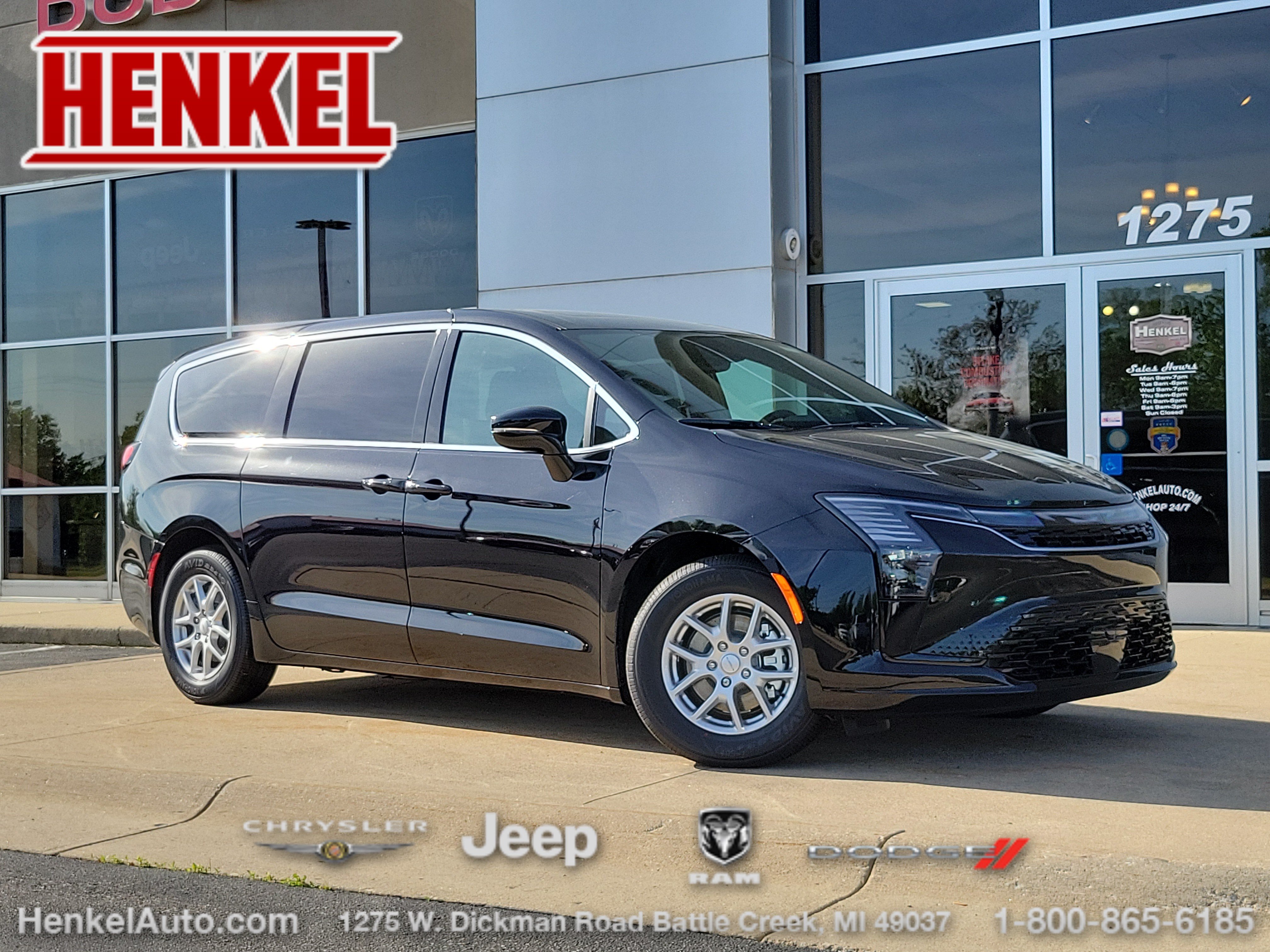 New 2027 Chrysler Pacifica Select FWD image 1