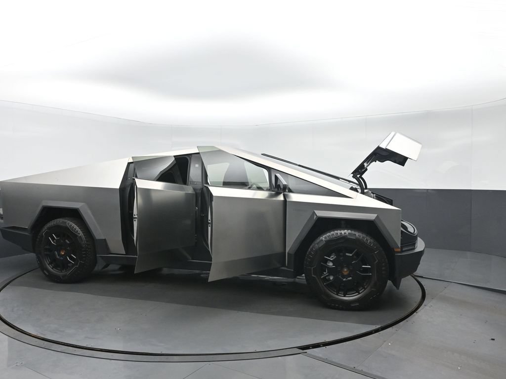 Used 2024 Tesla Cybertruck AWD Crew Cab image 41