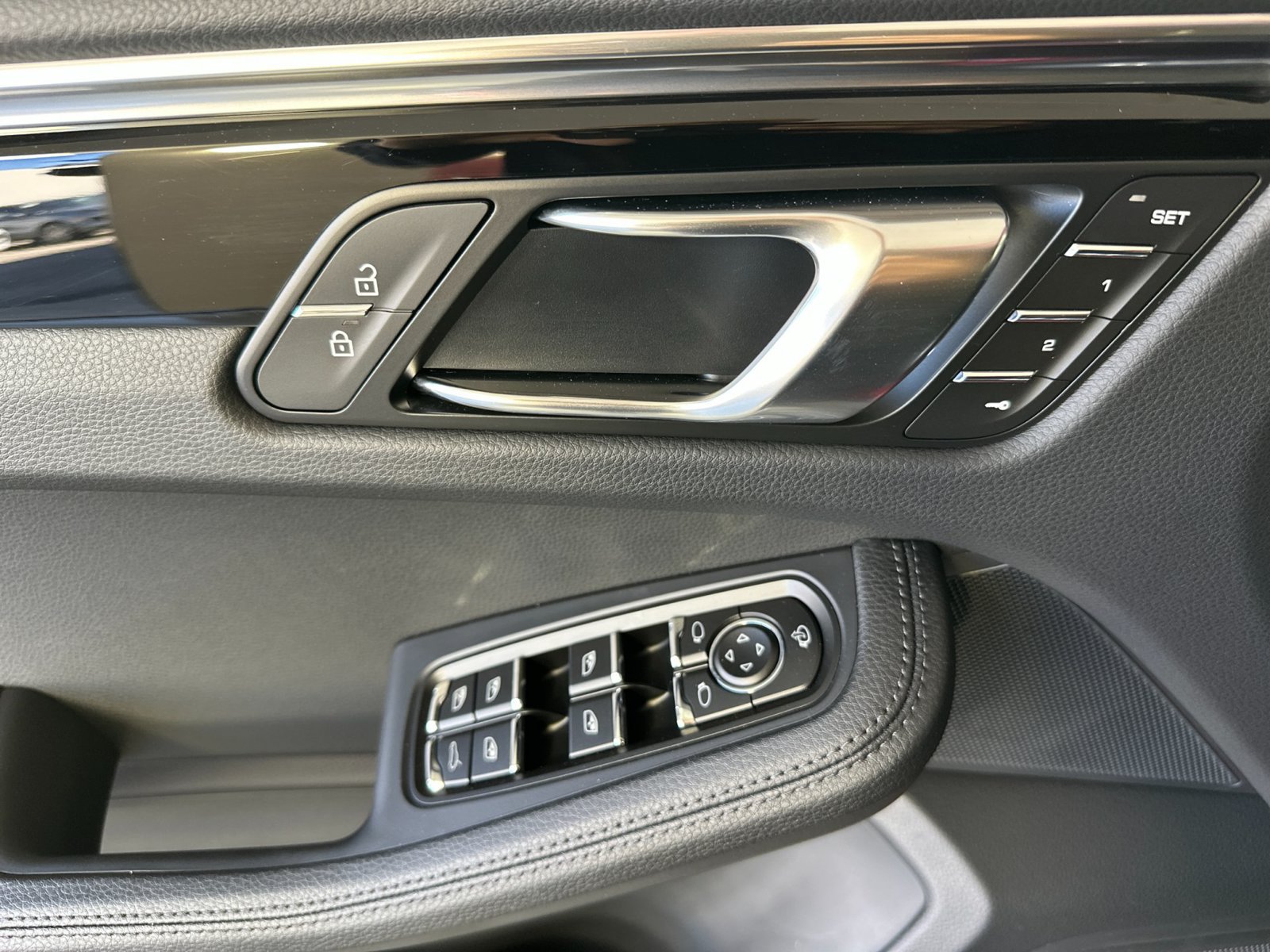Certified 2026 Porsche Macan AWD/4WD image 12