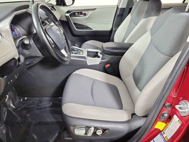 Used 2021 Toyota RAV4 XLE AWD/4WD image 19