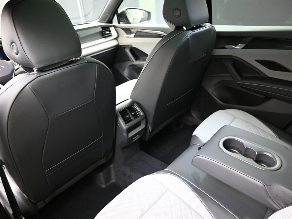 New 2026 Volkswagen Tiguan SE R-Line image 18