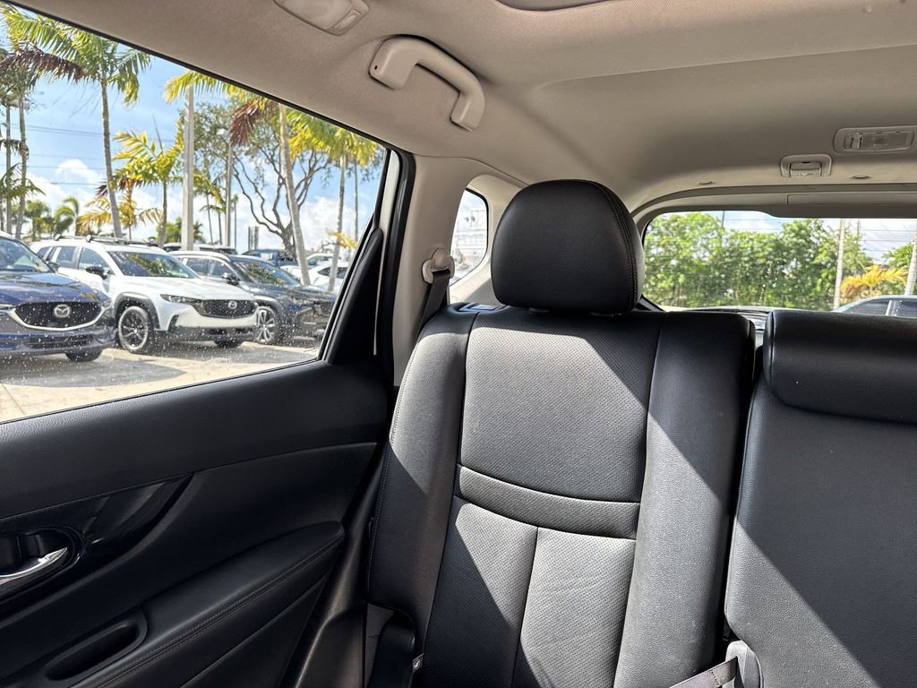 Used 2020 Nissan Rogue SL w/ Premium Package image 17