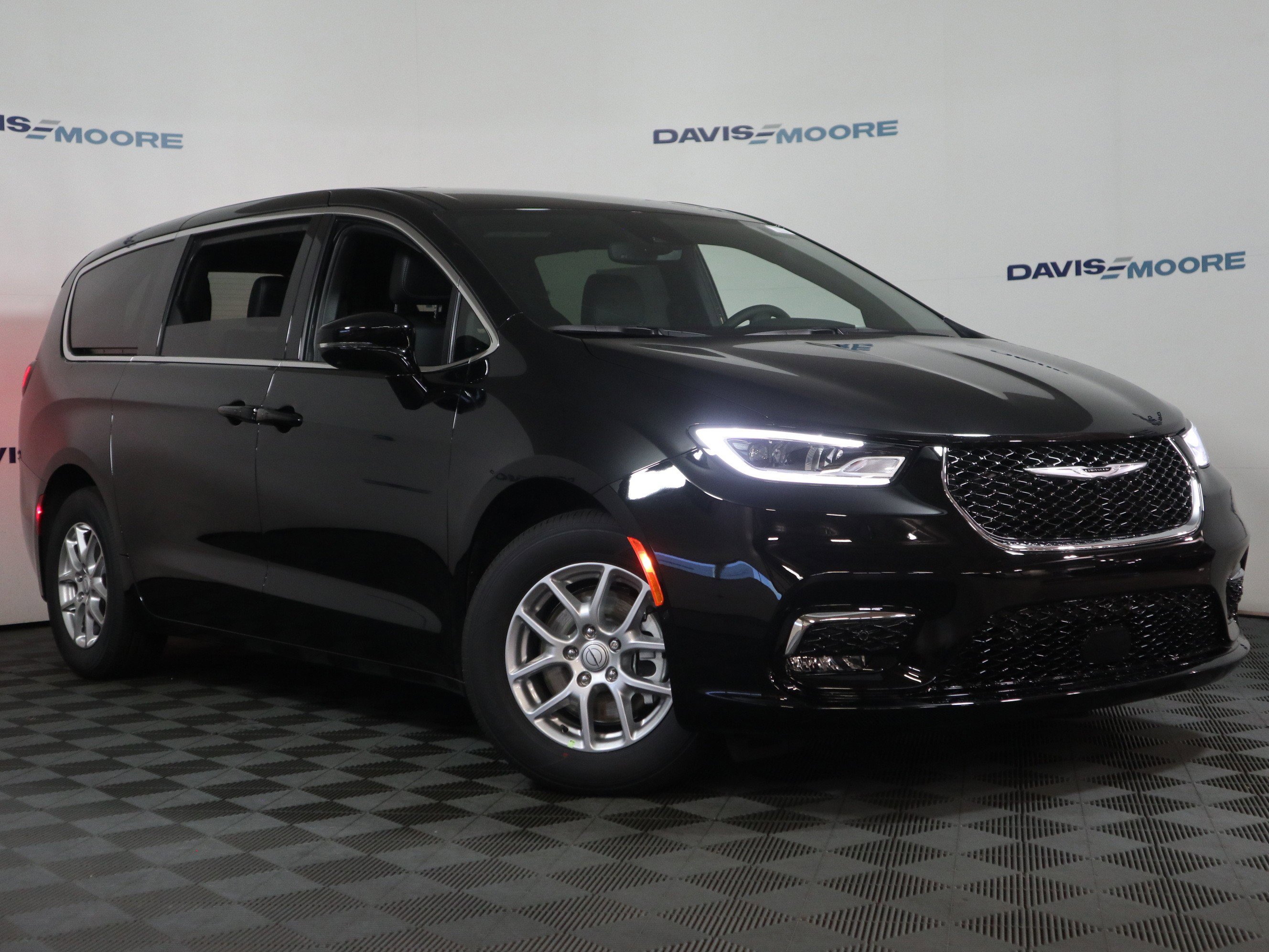 New 2026 Chrysler Pacifica Select image 2