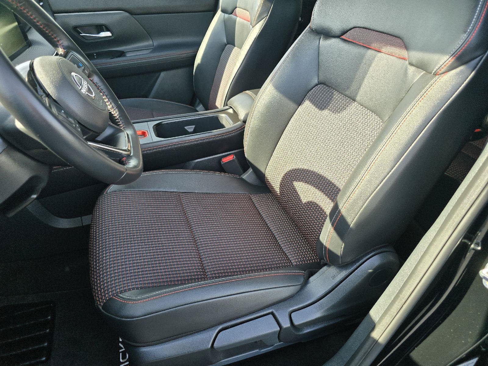 Used 2025 Nissan Kicks SR AWD/4WD image 16