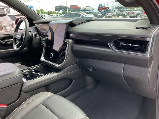 Used 2025 GMC Yukon XL Elevation AWD/4WD image 24