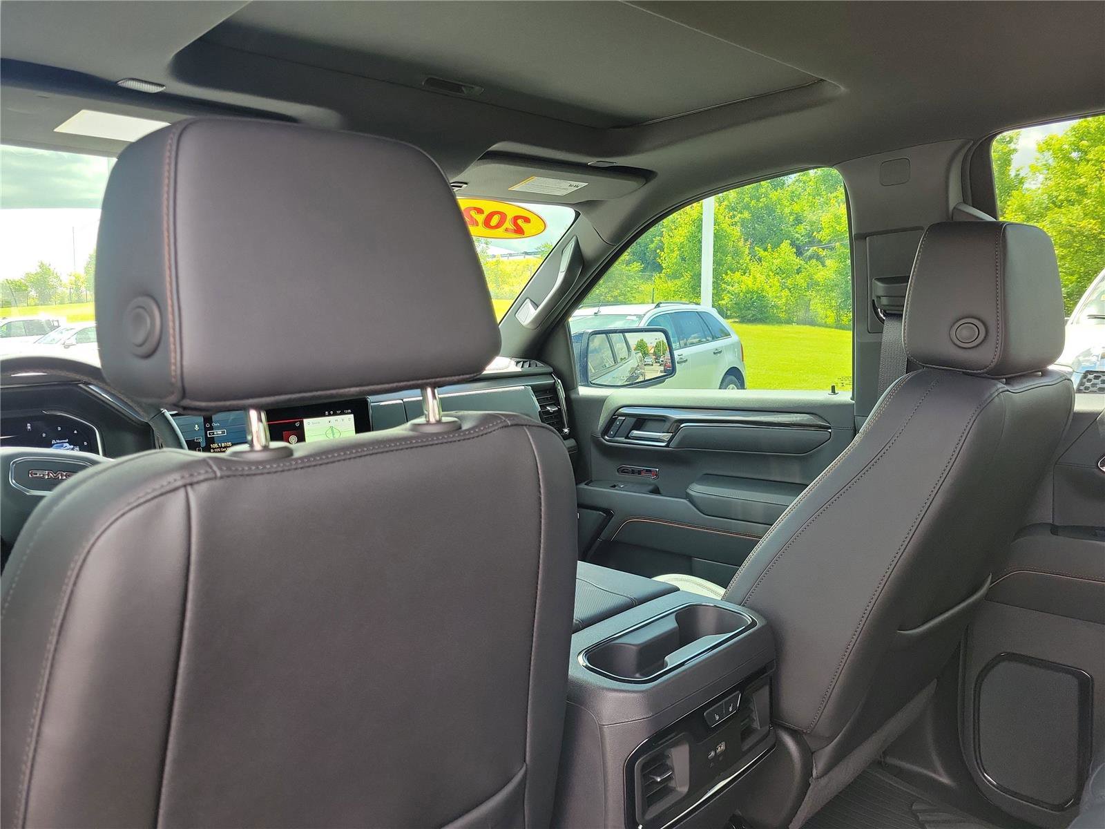 Used 2025 GMC Sierra 1500 AT4 w/ Technology Package AWD/4WD image 13