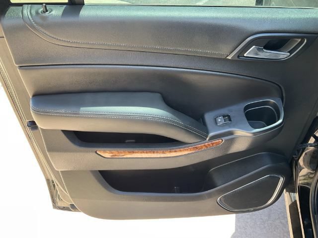 Used 2018 Chevrolet Suburban Premier AWD/4WD image 14