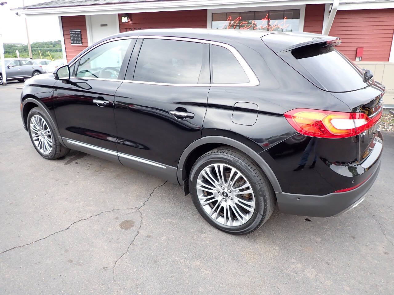 Used 2017 Lincoln MKX Reserve AWD/4WD image 4