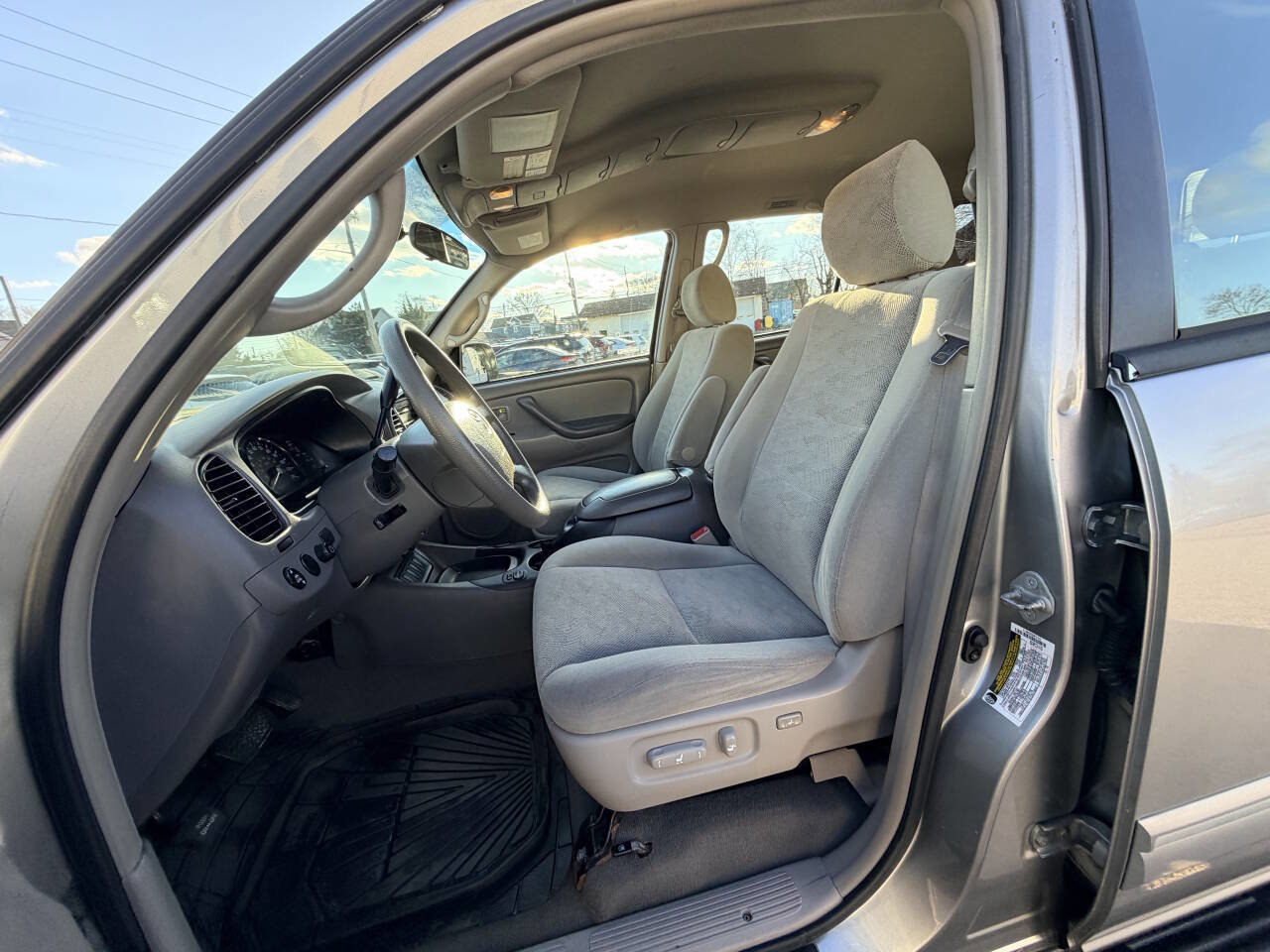 Used 2005 Toyota Sequoia SR5 image 21