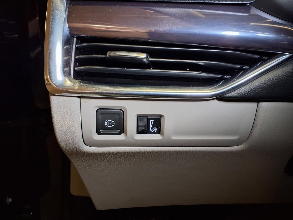 Certified 2023 Cadillac XT4 Luxury w/ Cold Weather Package FWD image 12