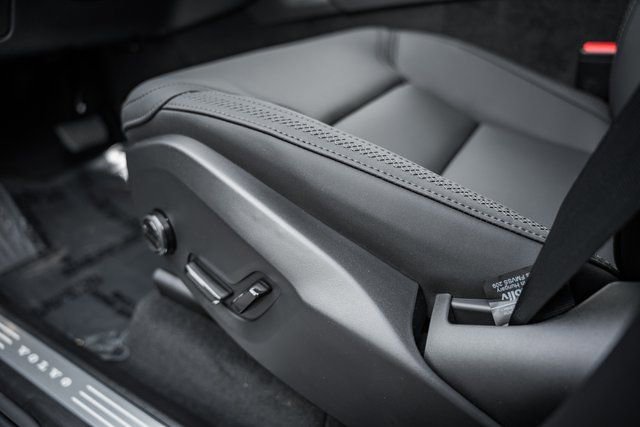 New 2026 Volvo XC90 B6 Plus w/ Protection Package Premier image 34