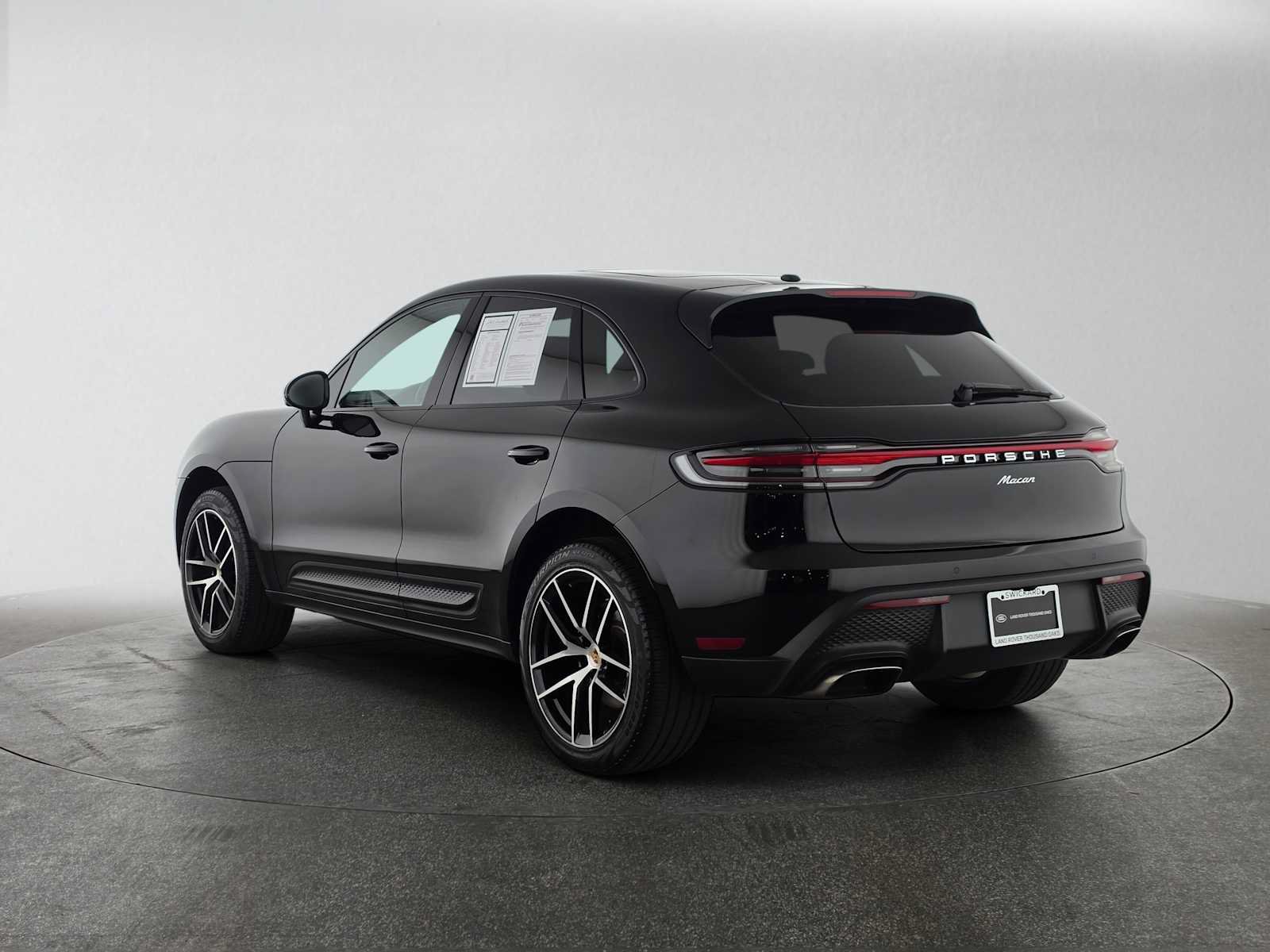 Used 2024 Porsche Macan AWD/4WD image 3