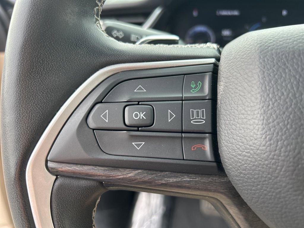 Used 2023 Jeep Grand Cherokee Limited w/ Luxury Tech Group II image 23