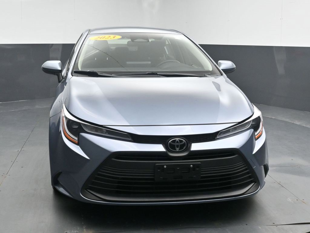 Used 2023 Toyota Corolla LE image 3