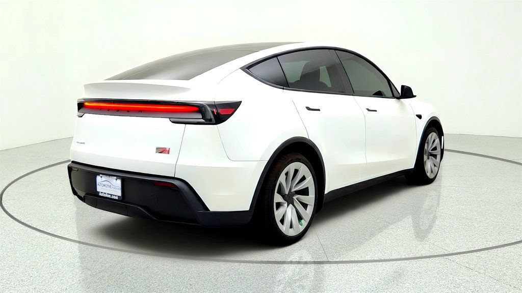 Used 2026 Tesla Model Y AWD image 5