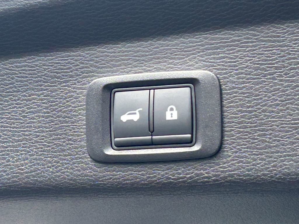 Used 2025 Mitsubishi Outlander 4WD Plug-In Hybrid image 35
