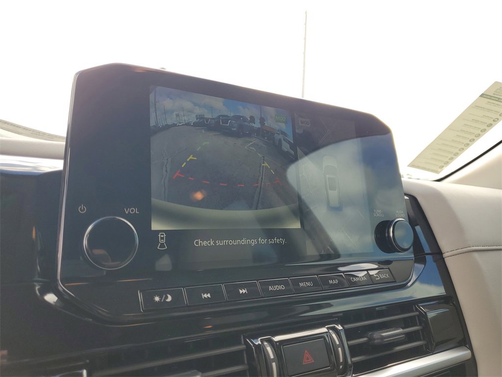 New 2025 Nissan Pathfinder SL image 11