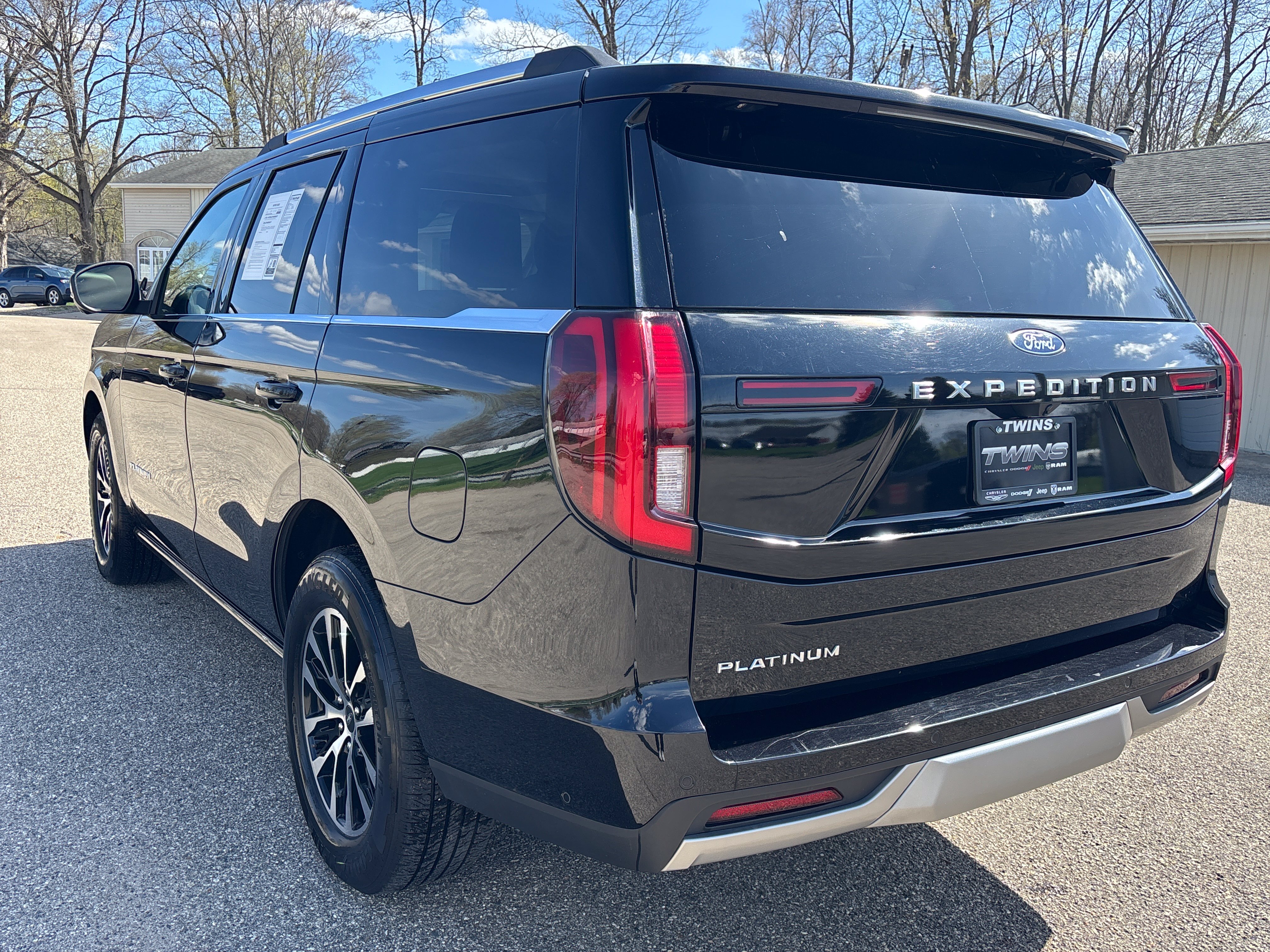 Used 2025 Ford Expedition Platinum AWD/4WD image 9