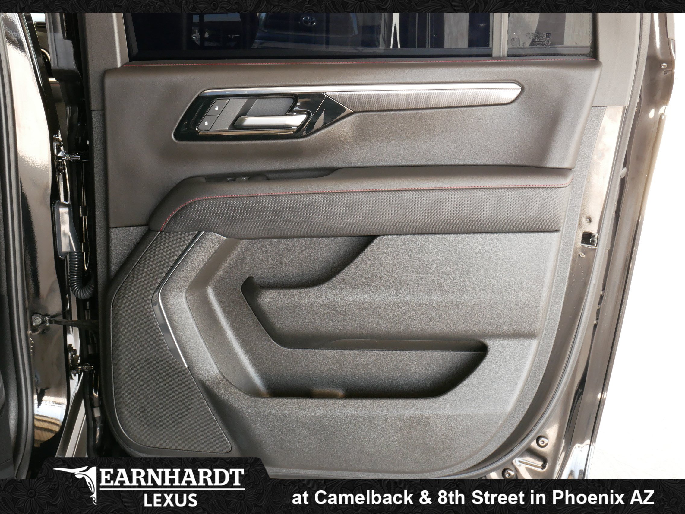 Used 2025 Chevrolet Suburban RST w/ Sun And Tow Package AWD/4WD image 18