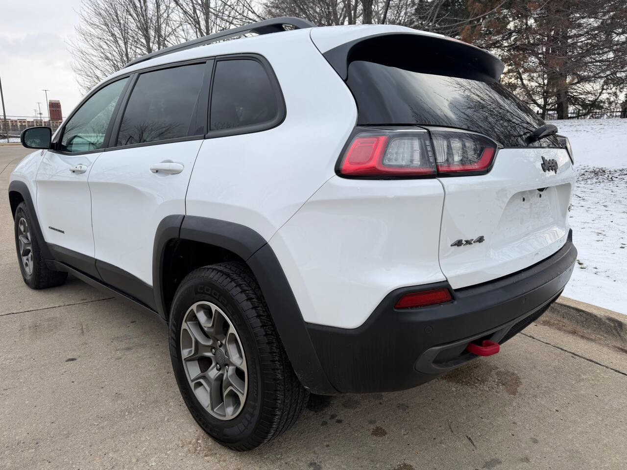 Used 2020 Jeep Cherokee Trailhawk AWD/4WD image 4