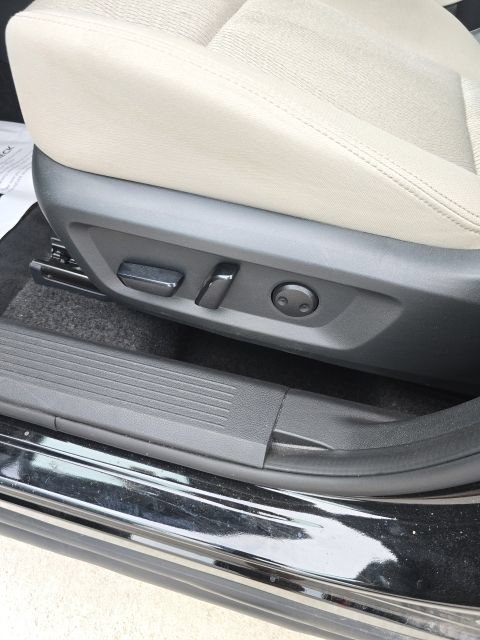 Used 2025 Nissan Rogue SV AWD/4WD image 11