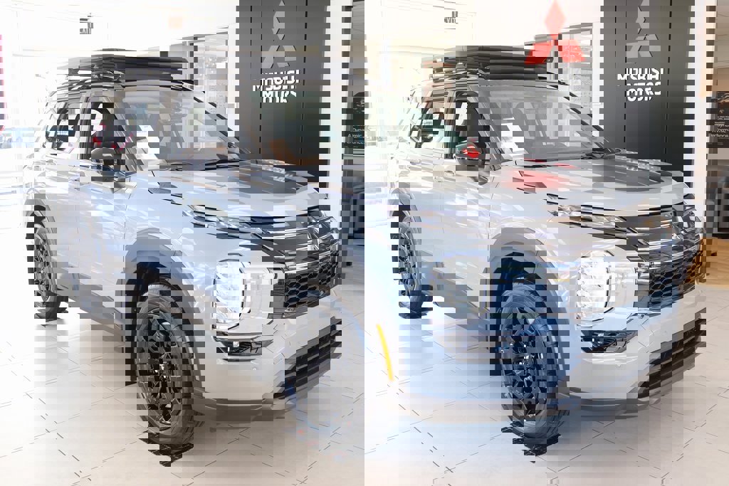 New 2025 Mitsubishi Outlander AWD