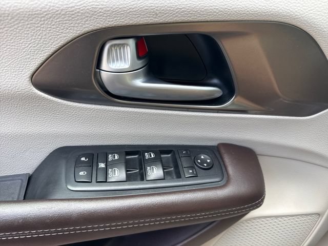 Used 2017 Chrysler Pacifica Touring-L Plus FWD image 21