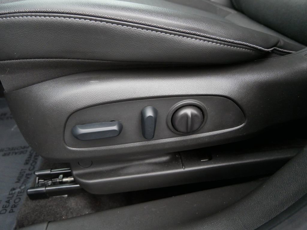 Used 2023 Buick Encore GX Select image 14