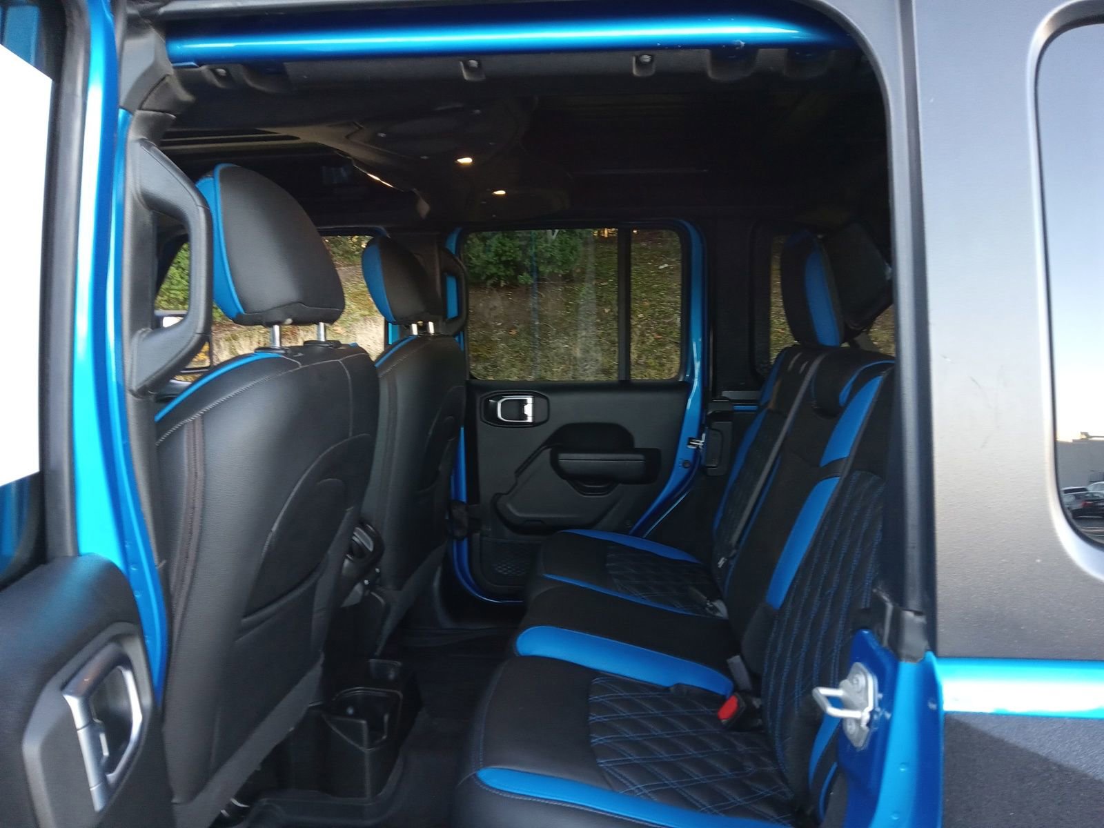 Used 2024 Jeep Wrangler Sport S image 10