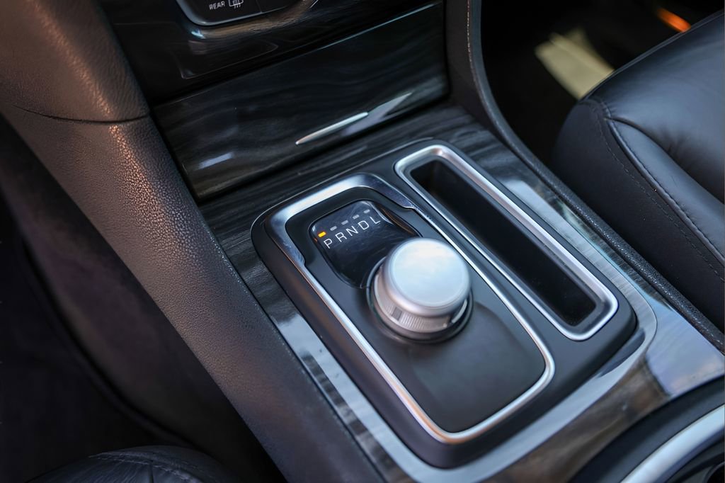 Used 2022 Chrysler 300 Touring L RWD image 19