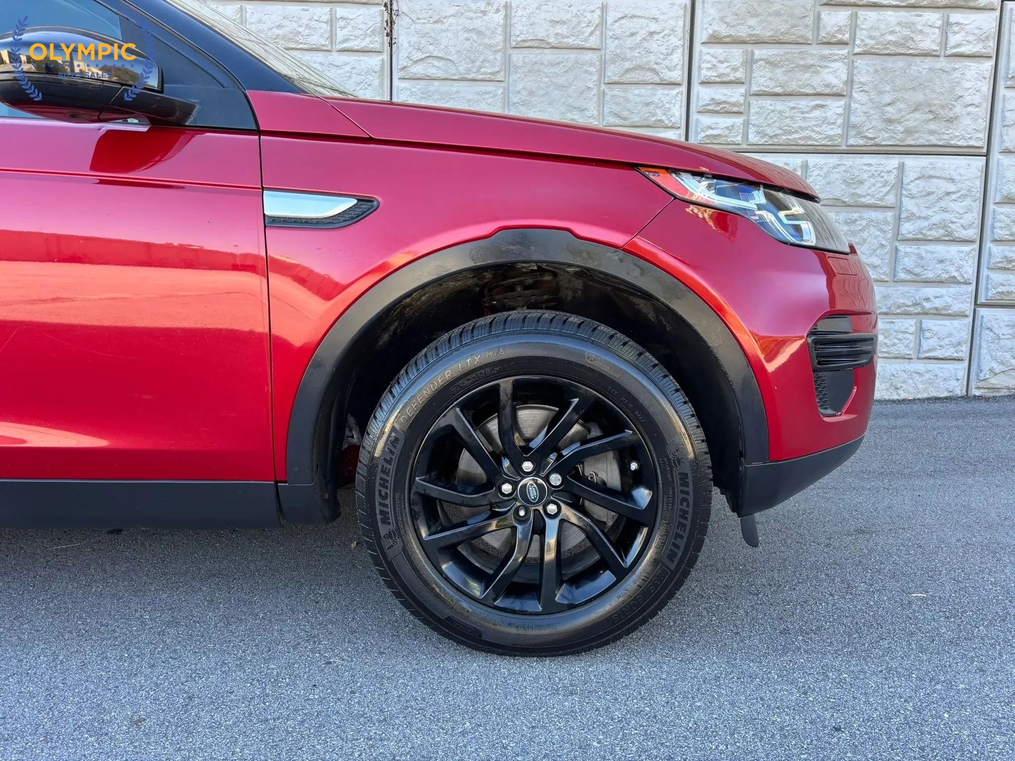 Used 2019 Land Rover Discovery Sport SE image 15