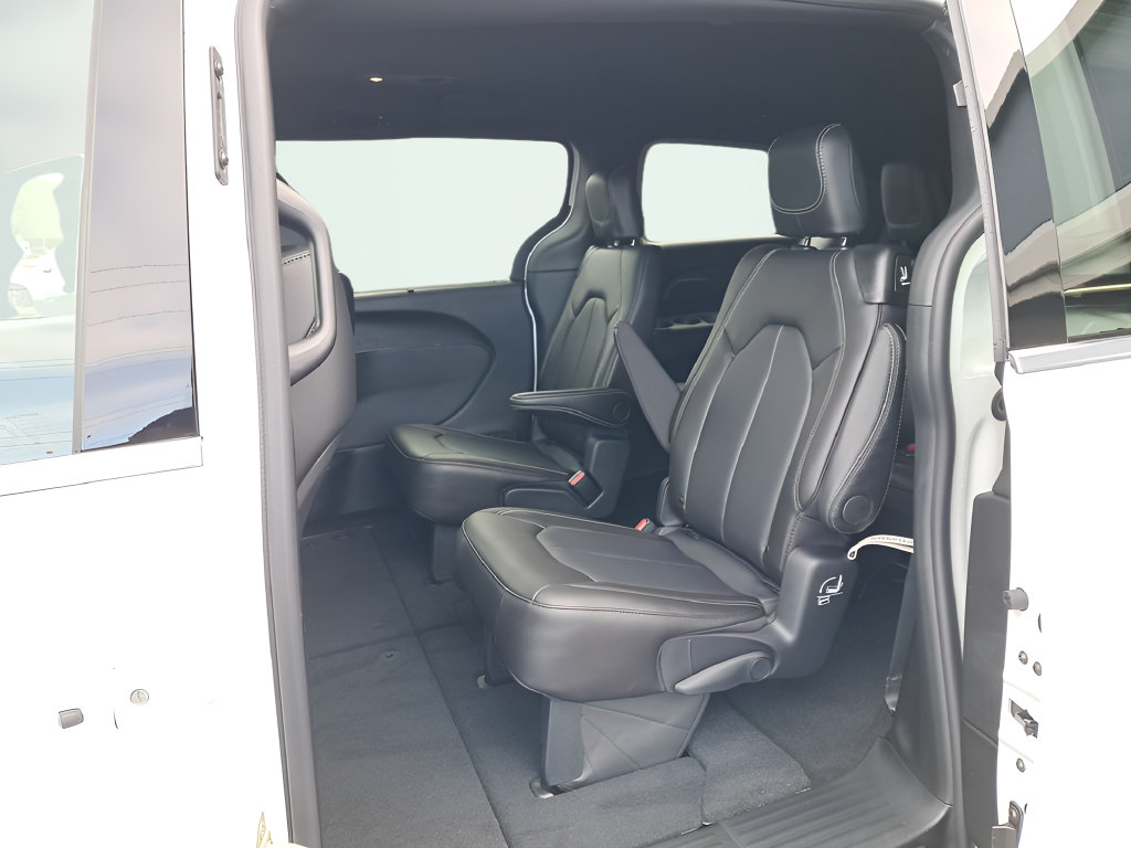 New 2026 Chrysler Voyager LX FWD image 11