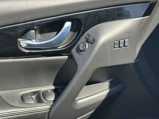 Used 2022 Nissan Rogue Sport SV w/ Technology Package image 17