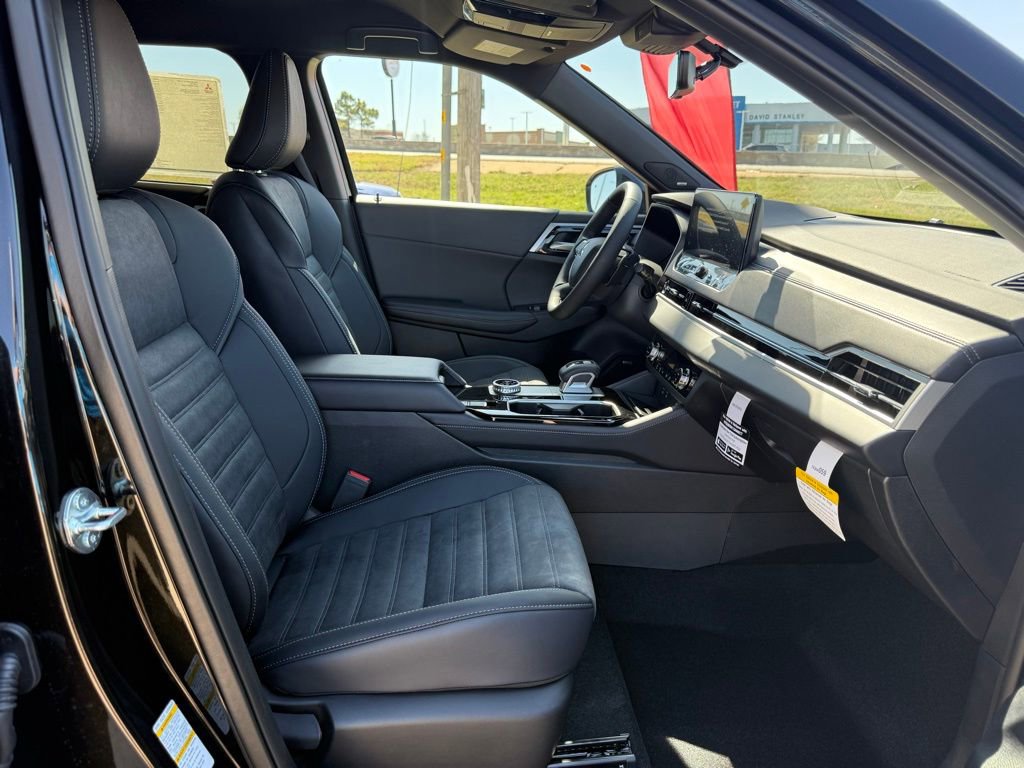 New 2026 Mitsubishi Outlander LE image 21