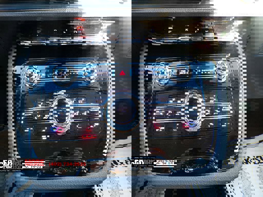 Used 2021 Lincoln Corsair Standard w/ Rear Removable Package Tray image 31