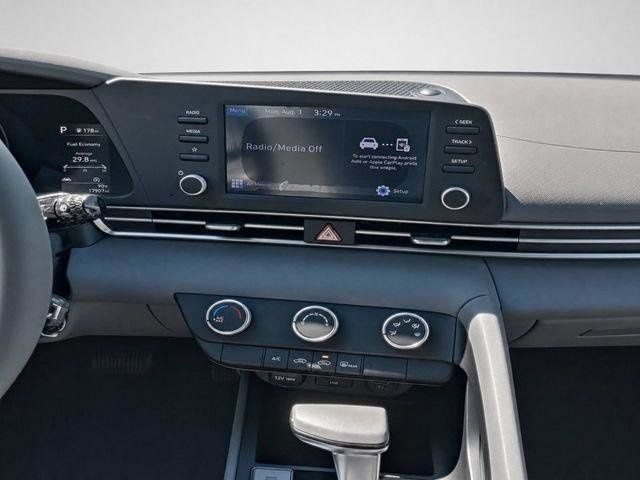 Used 2021 Hyundai Elantra SE FWD image 17