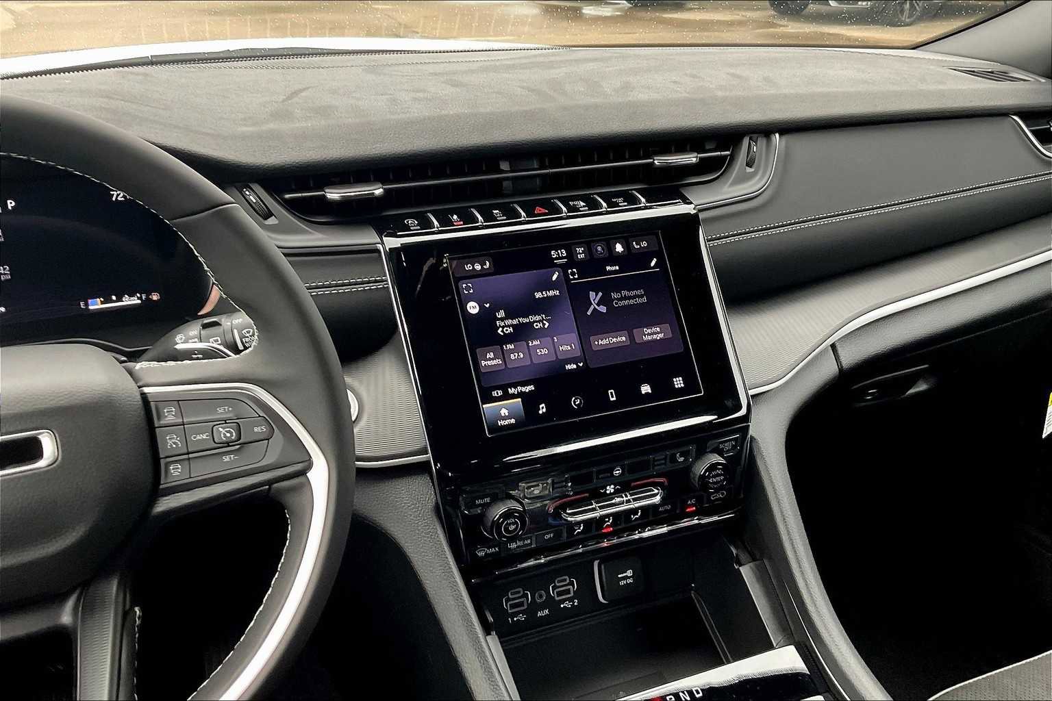 New 2025 Jeep Grand Cherokee Altitude image 6