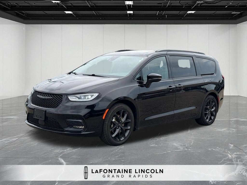 Used 2025 Chrysler Pacifica Limited