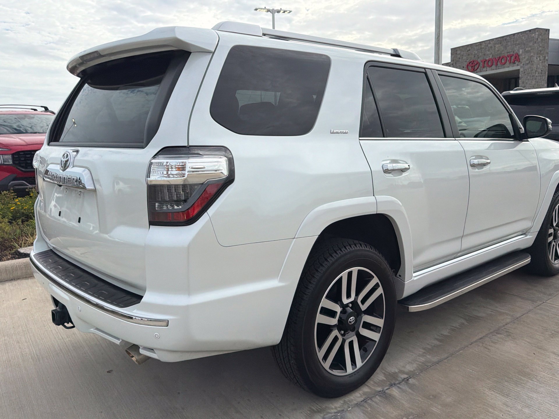 Used 2024 Toyota 4Runner Limited AWD/4WD image 3