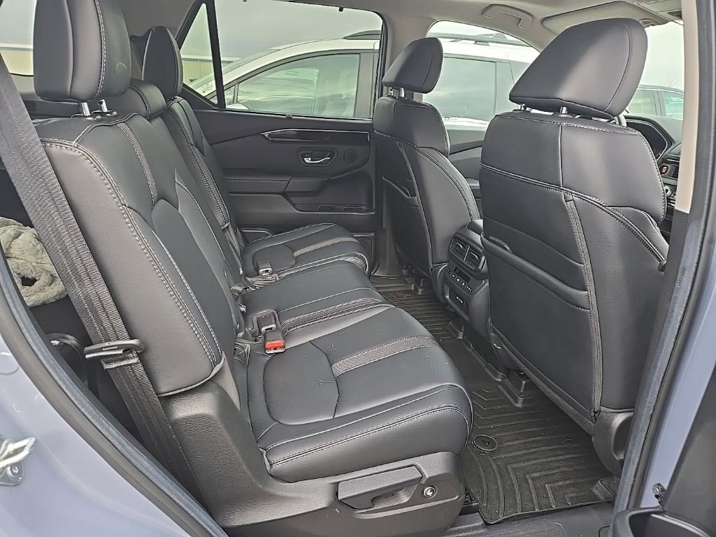 Used 2025 Honda Pilot Touring image 8