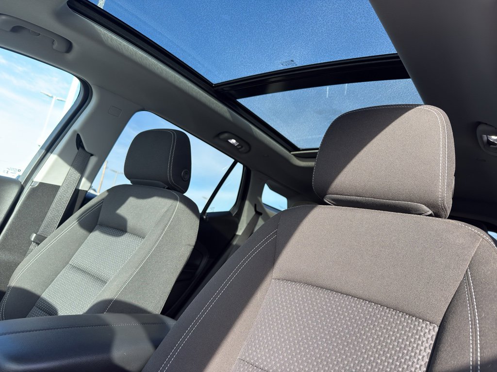 Used 2023 GMC Terrain SLE w/ Driver Convenience Package image 27