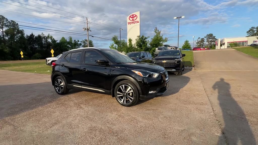 Used 2019 Nissan Kicks SR w/ SR Premium Package FWD image 8