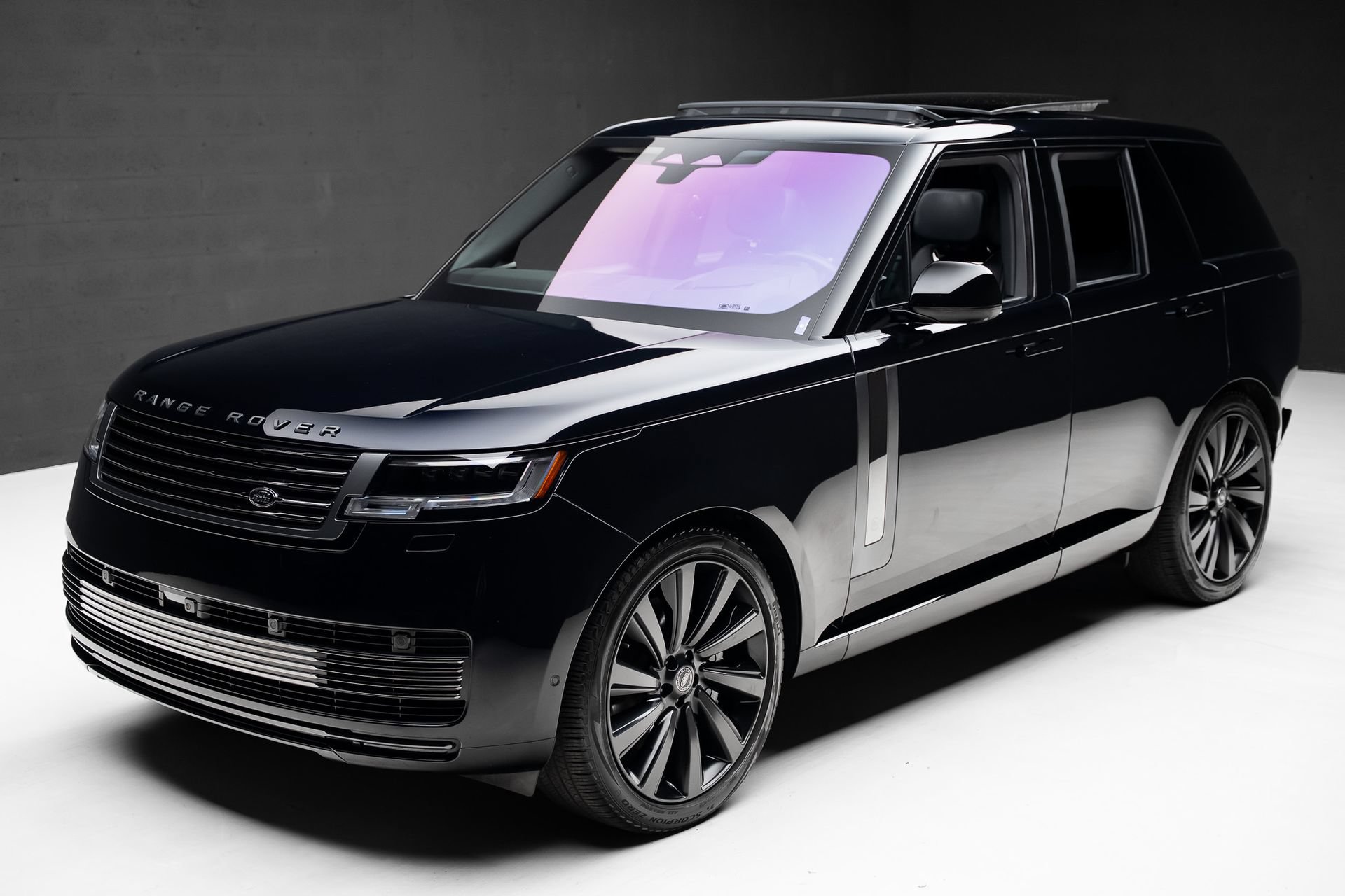 Used 2023 Land Rover Range Rover SV AWD/4WD image 5