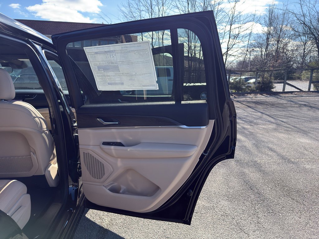 New 2025 Jeep Grand Cherokee L Limited w/ Black Appearance Package image 16