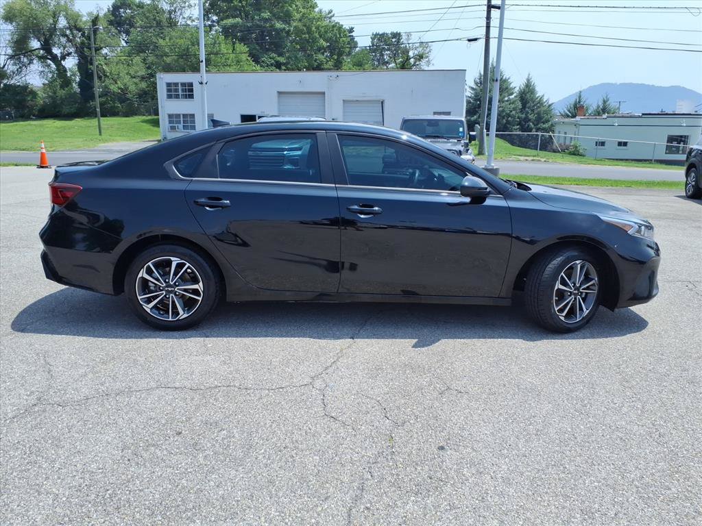 Used 2023 Kia Forte LXS FWD image 3