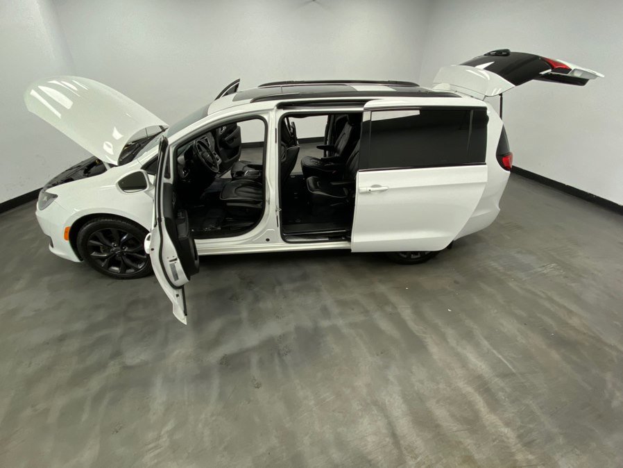 Used 2018 Chrysler Pacifica Limited w/ S Appearance Package FWD image 51