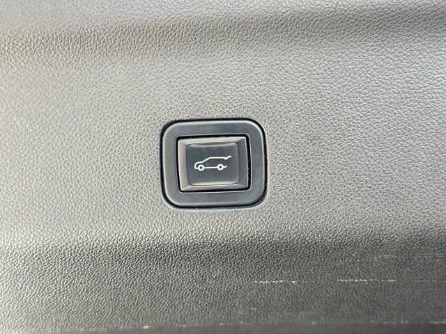 Used 2022 Chevrolet Tahoe Z71 w/ Off-Road Capability Package image 7